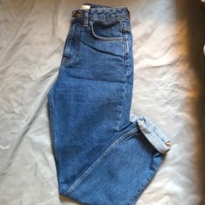 High waisted mom jeans.